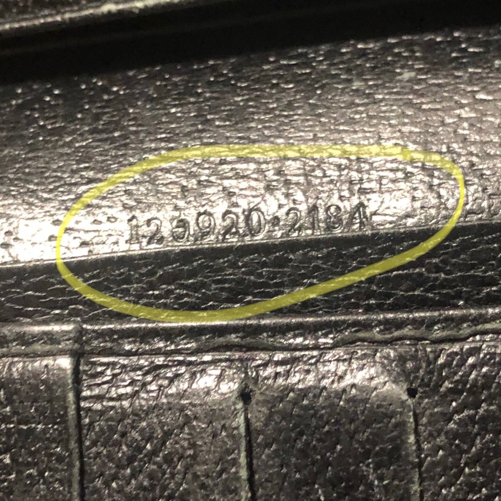 Authentic Gucci studded wallet - Picture 10 of 10